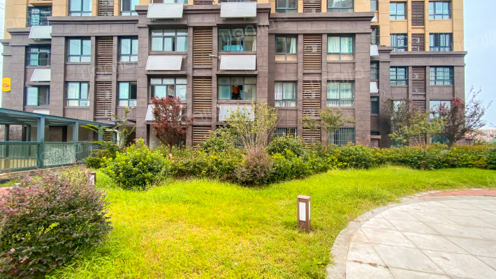 华商广场外景图