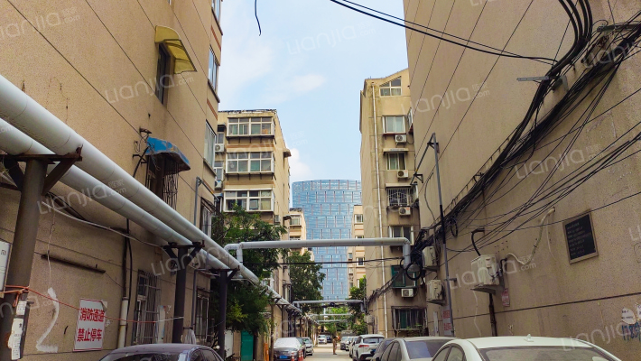 一建宿舍外景图