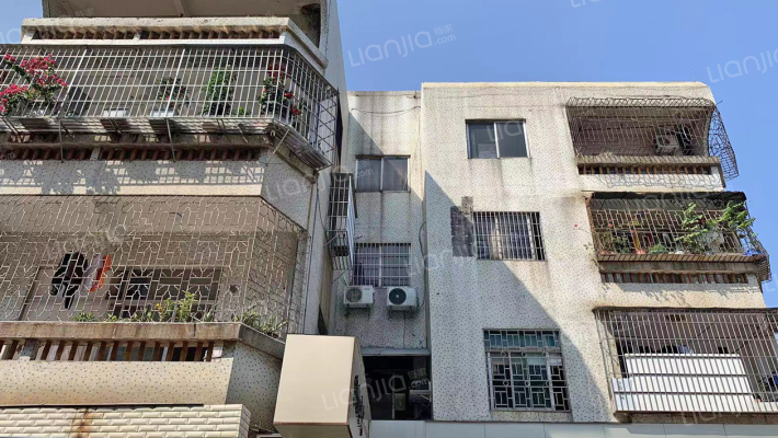 康乐大楼外景图