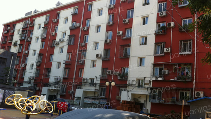 首体宿舍外景图