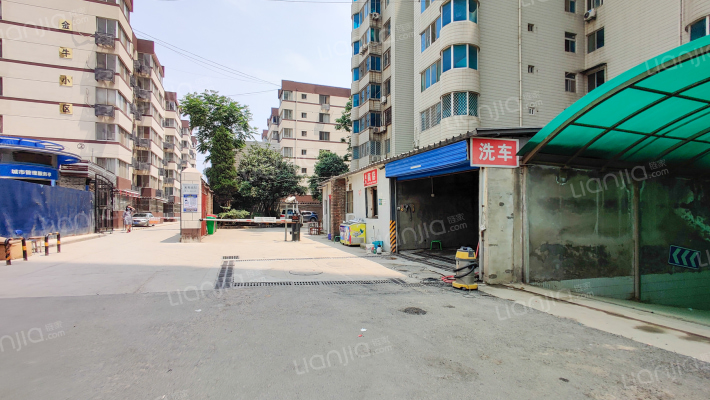 啤酒厂家属院外景图