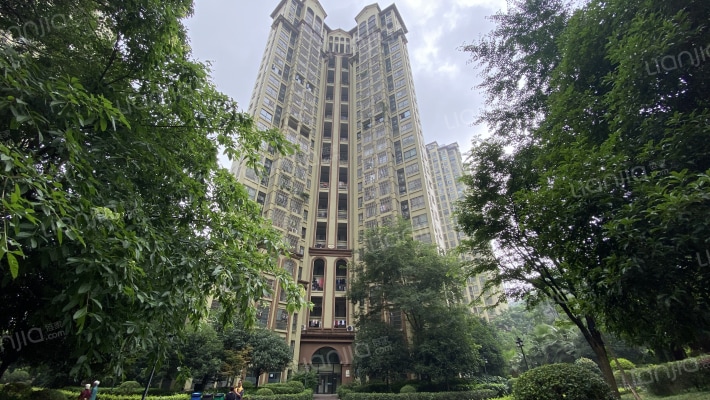 巴黎阳光外景图