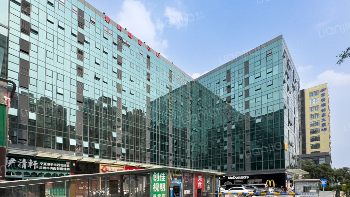 景山财富中心外景图