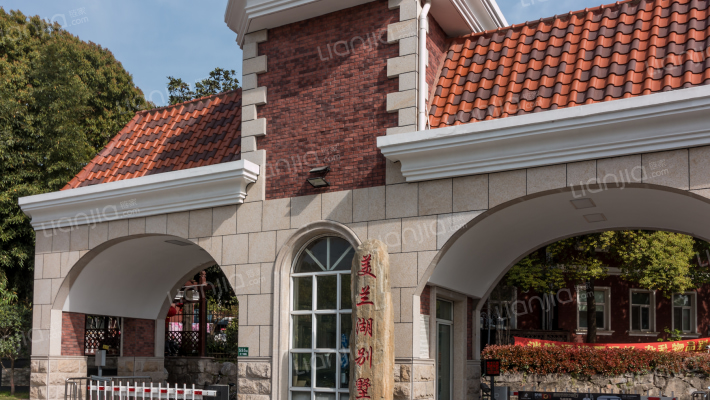 美兰湖别墅外景图