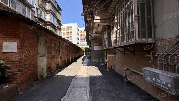 省教育厅师大附中职工宿舍外景图