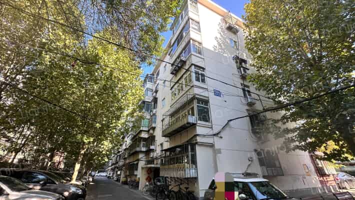 西园西里外景图