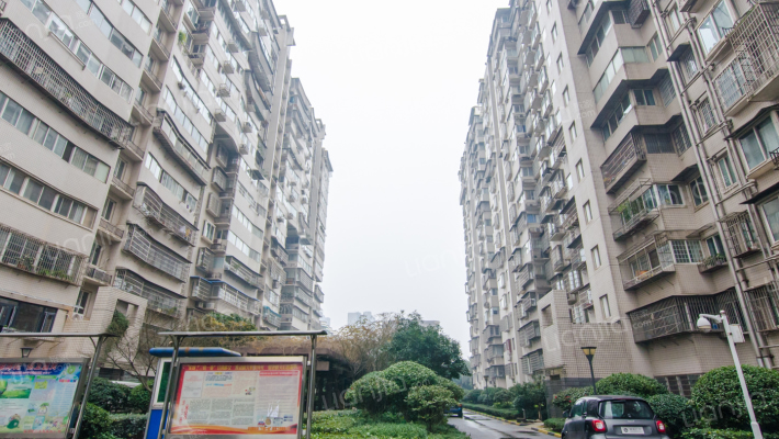 天平公寓外景图