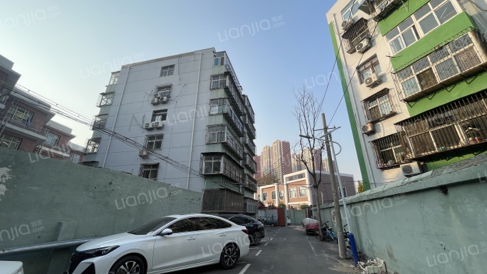 实验小学家属楼外景图