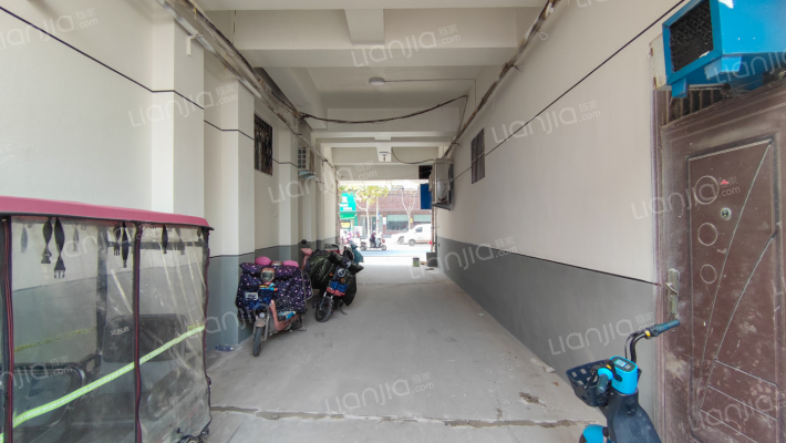 劳动路中段郊区建委家属楼外景图