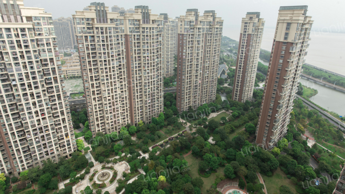 世茂江滨花园峻景湾外景图