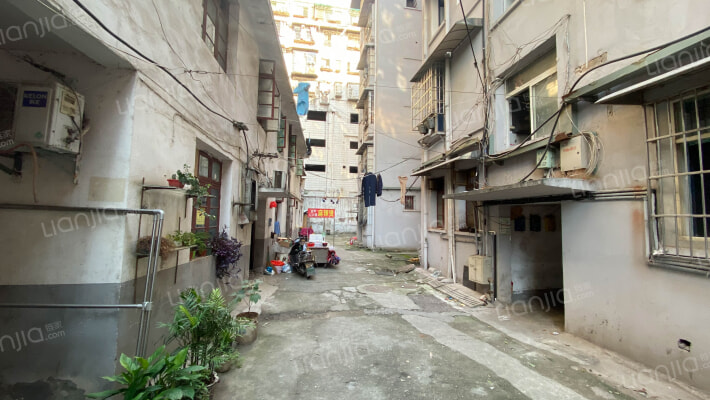 卫国街130号外景图