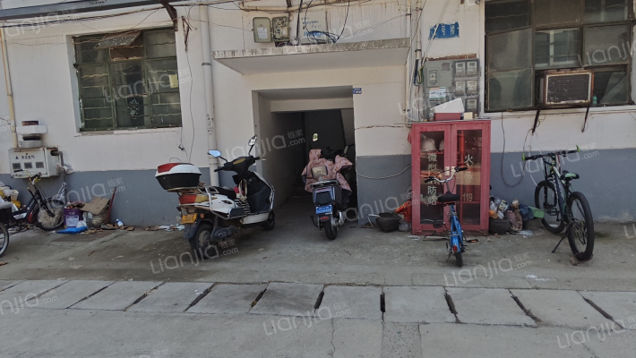 劳动就业局家属楼外景图