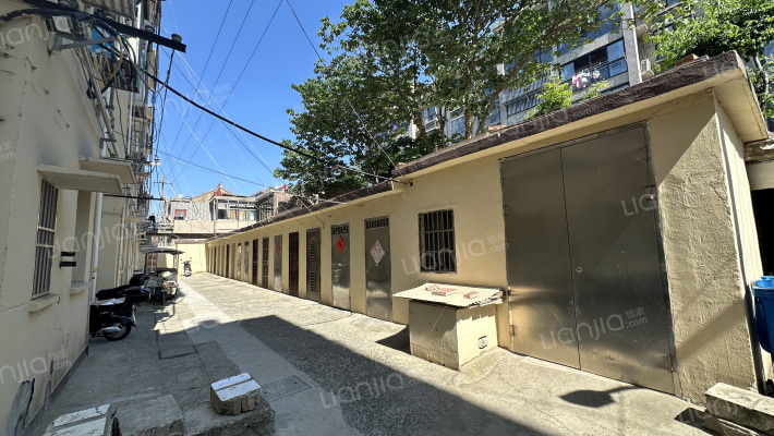 车站宿舍外景图