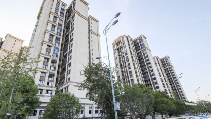 中建瑜和城外景图