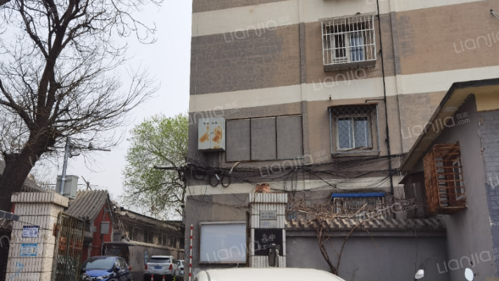 金顶街九中教工楼外景图