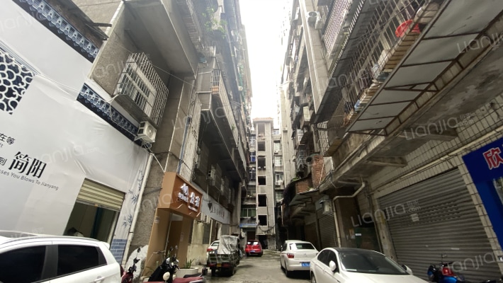 安象街56号大院外景图