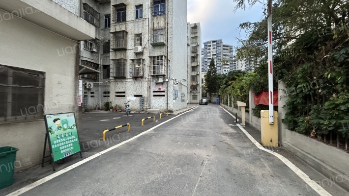 唐家中学教师楼外景图