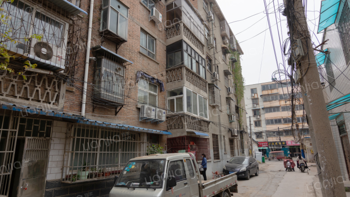 土产家属楼外景图