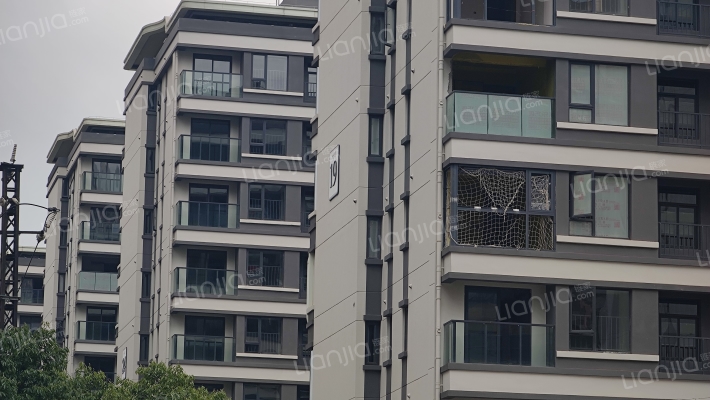 义承金川府外景图