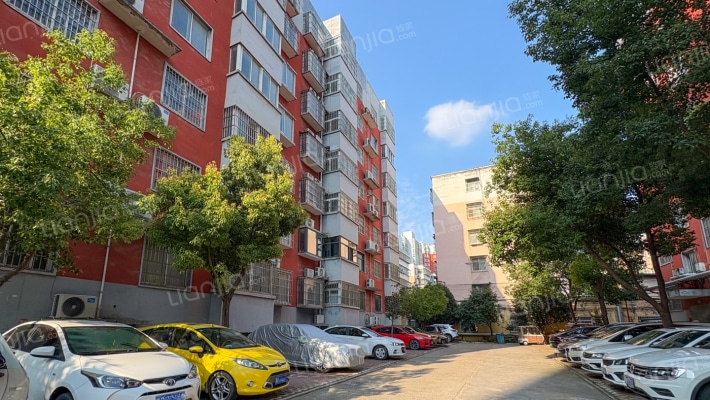 隆春小区外景图