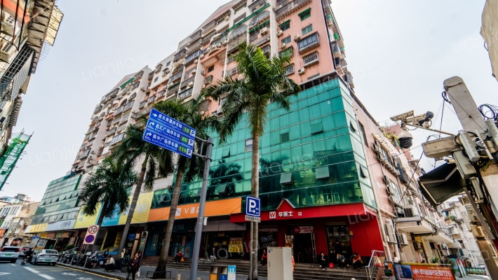 思东商厦外景图