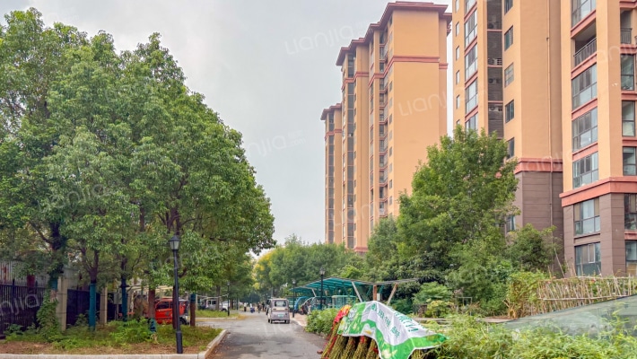 蓝天前张社区B区外景图