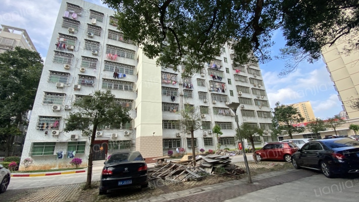 侨中宿舍外景图