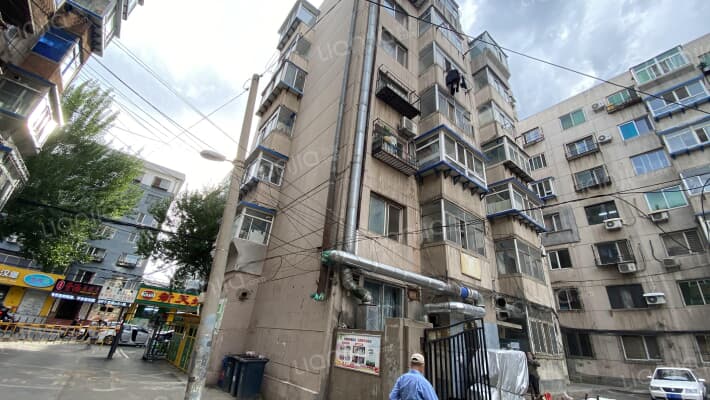 风雨坛街外景图