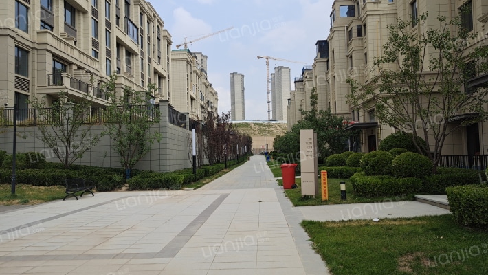 保利领秀山六峰墅外景图