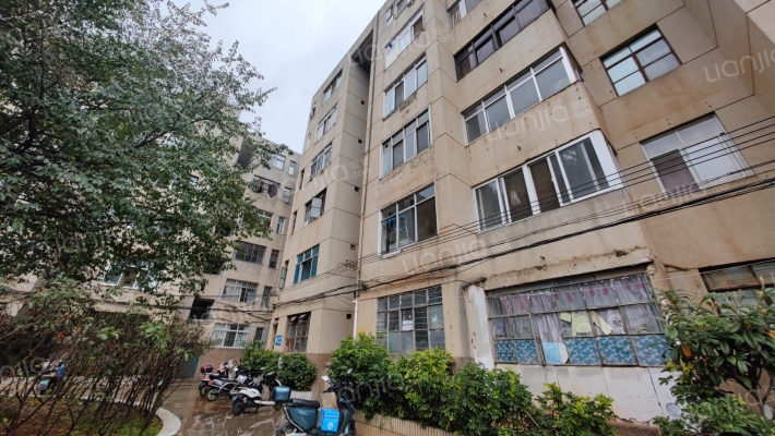 精神病医院宿舍外景图