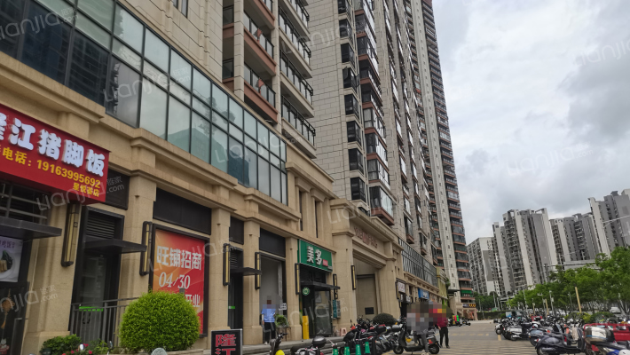 东方尊府外景图