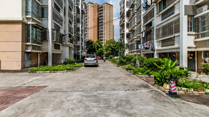 中共南宁市委党校教职工生活区外景图