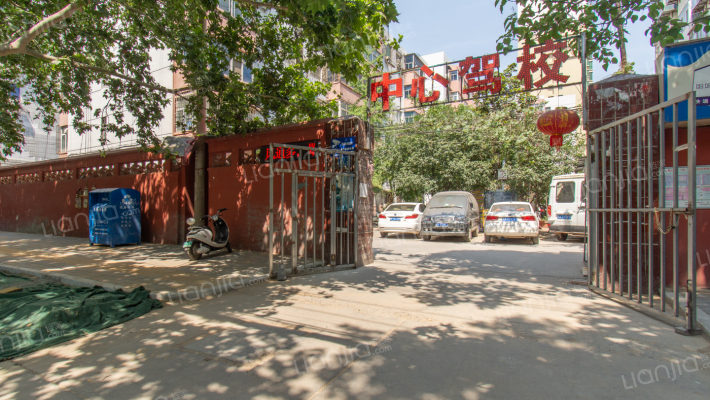 经七路磁带厂家属院外景图