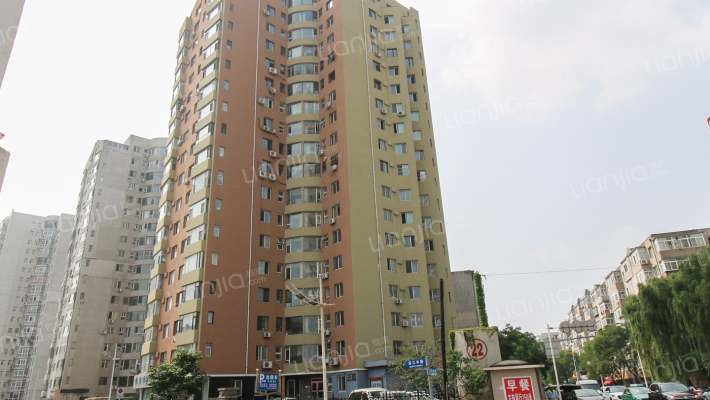 三冠大厦外景图