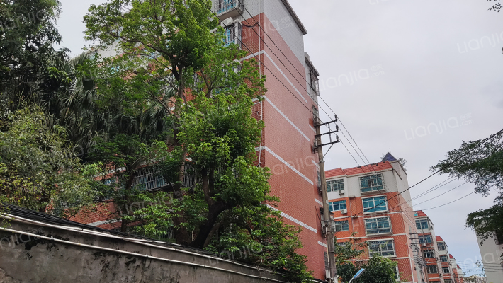 海南工商职业学院教师公寓外景图