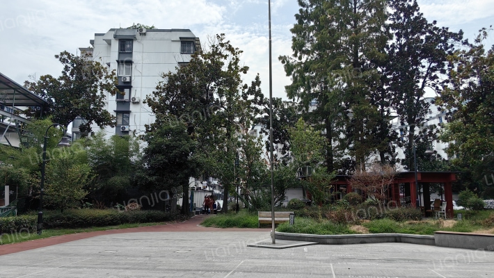 包龙桥巷外景图