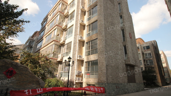 人力资源市场宿舍外景图