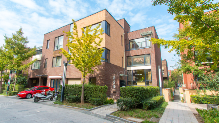 自在香山外景图