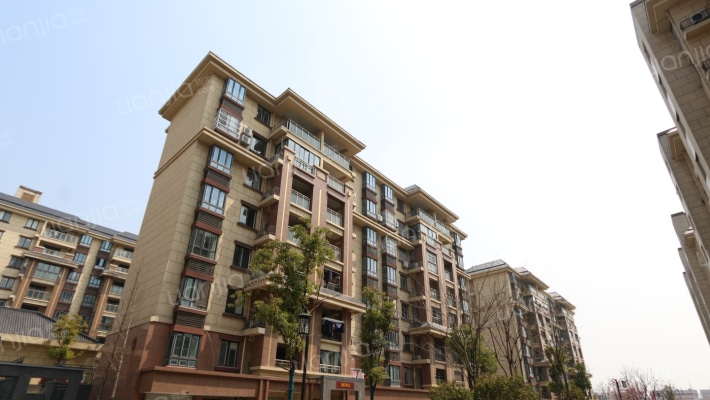 乐悦生活广场外景图