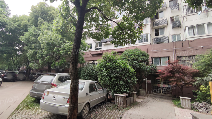 青山广场外景图