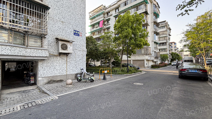 春南社区体育馆路外景图