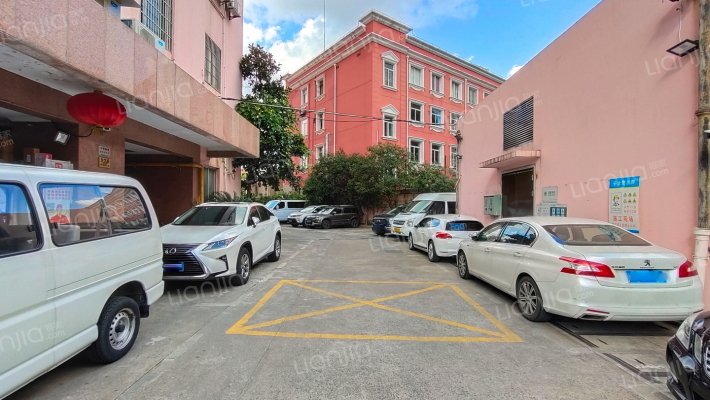 富南大厦外景图