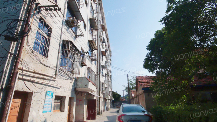 汽车站宿舍楼外景图