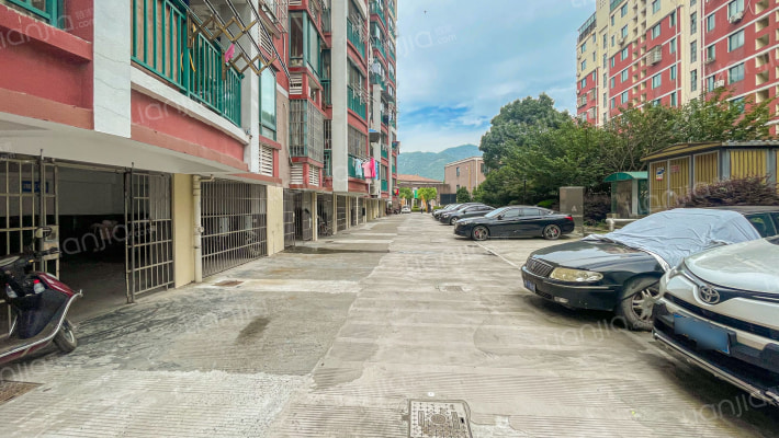 日月山水外景图