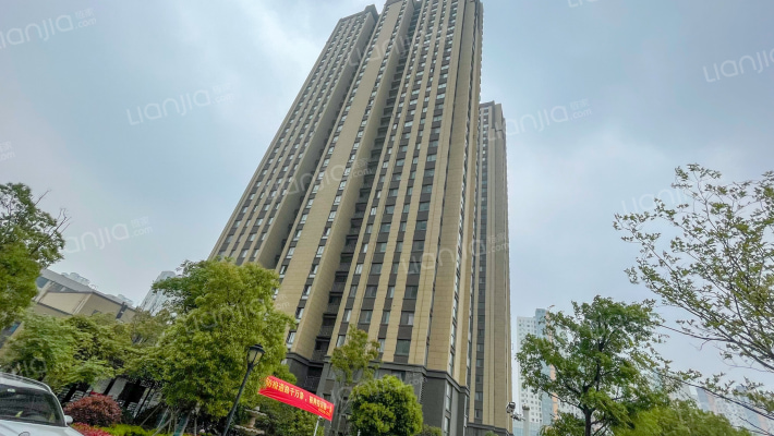 翡翠华庭小区外景图