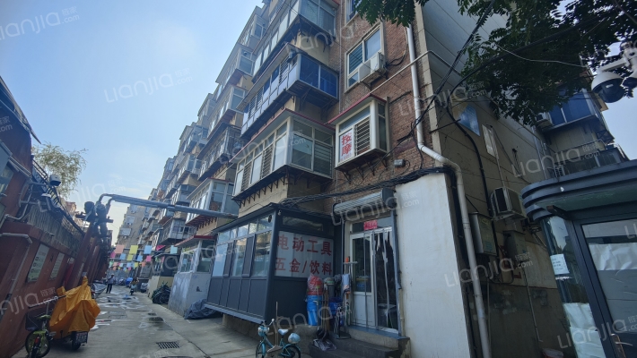 市公交公司宿舍外景图