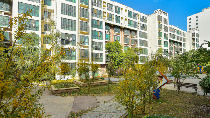 西现代城外景图