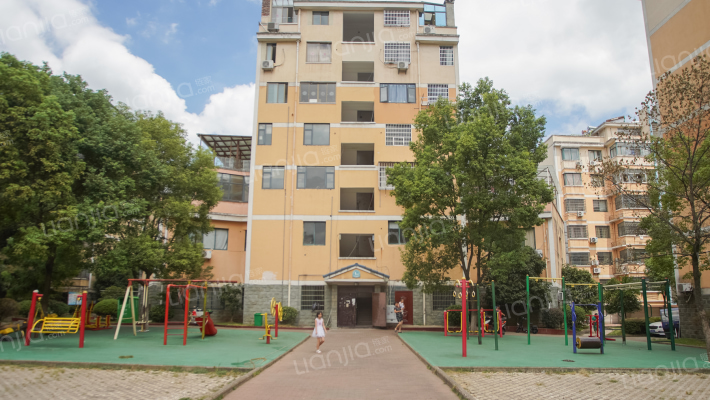 绿野春天外景图