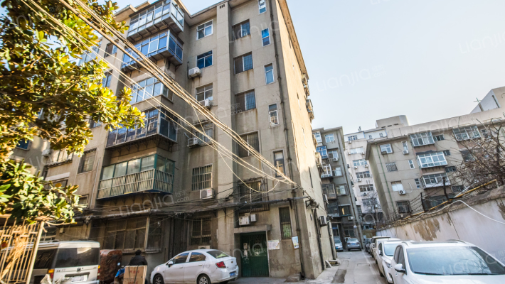 省保险公司宿舍楼外景图