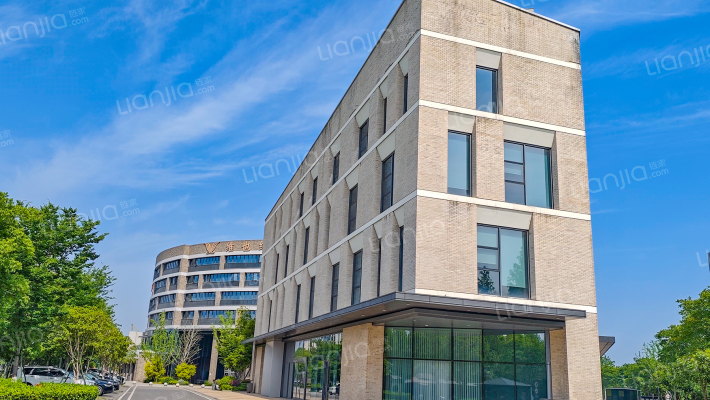 雅达青年广场外景图